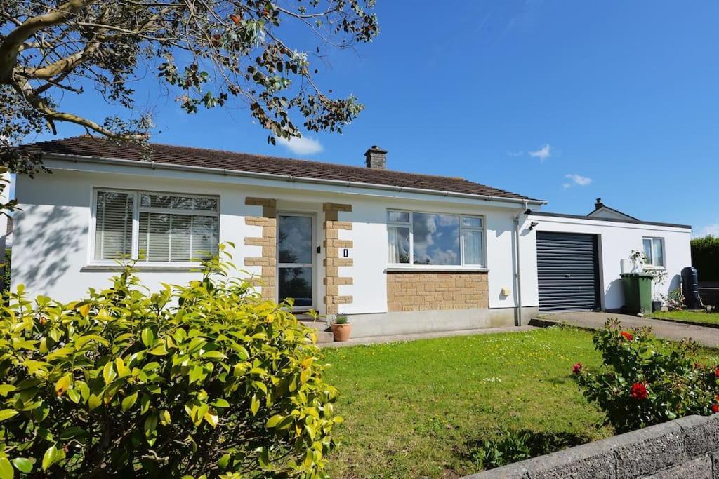 3-Bedroom Bungalow With Parking, Goldsithney, Penzance, Cornwall Perranuthnoe Exterior foto